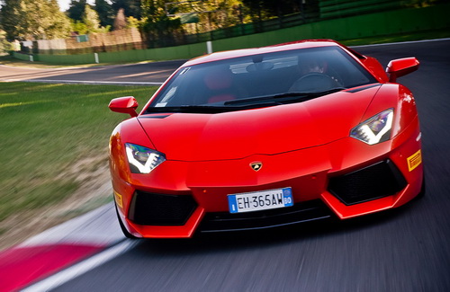 何希杰 posted on may 16 2014 图片来源:lamborghini 除了对汽车有