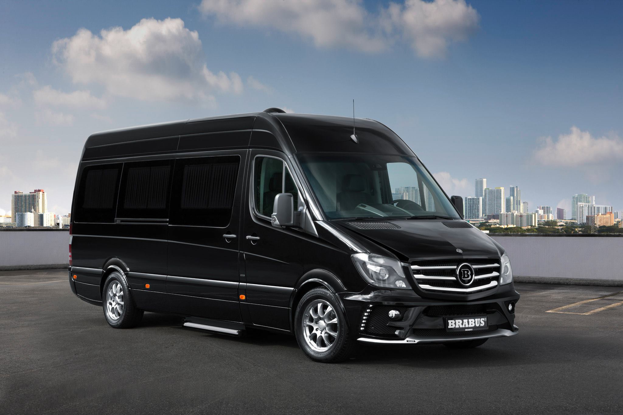 《Brabus Sprinter Business Lounge》展現超奢華格調 享受有如夜店般的氛圍 《Brabus Sprinter Business Lounge》展現超奢華格調 享受有如夜店般的氛圍