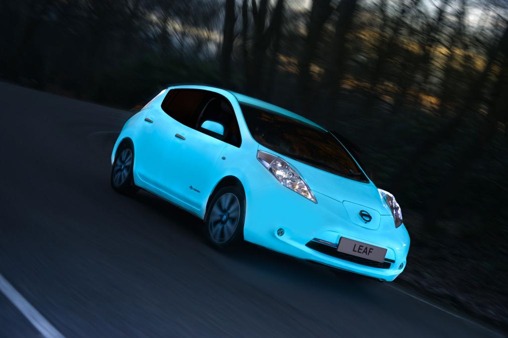 日產《Nissan》和Hamish Scott發明家合作 推出全新車身夜光塗料 日產《Nissan》和Hamish Scott發明家合作 推出全新車身夜光塗料