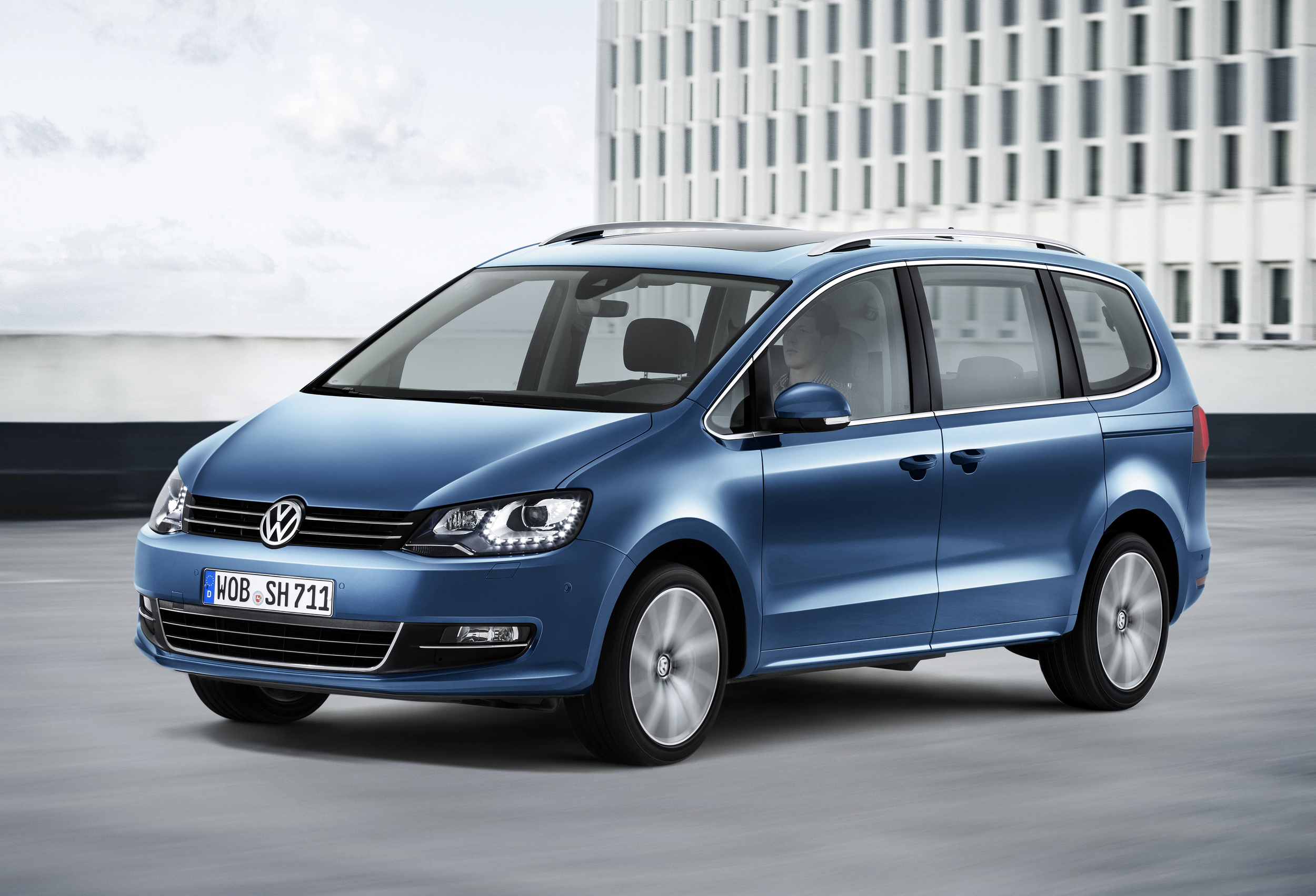 福斯《VW Sharan》小改款廠照露出 今年第三季歐洲開賣 福斯《VW Sharan》小改款廠照露出 今年第三季歐洲開賣