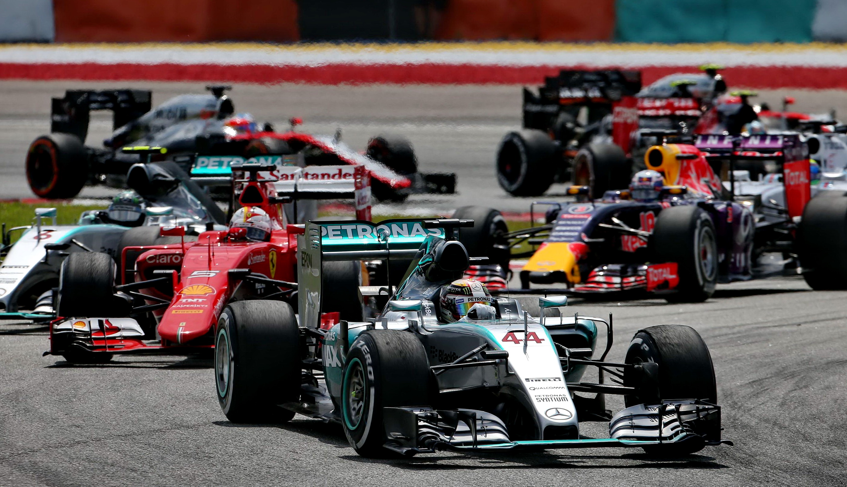 Mercedes-GP持續領先積分 戰勝馬來西亞詭譎天氣 Mercedes-GP持續領先積分 戰勝馬來西亞詭譎天氣