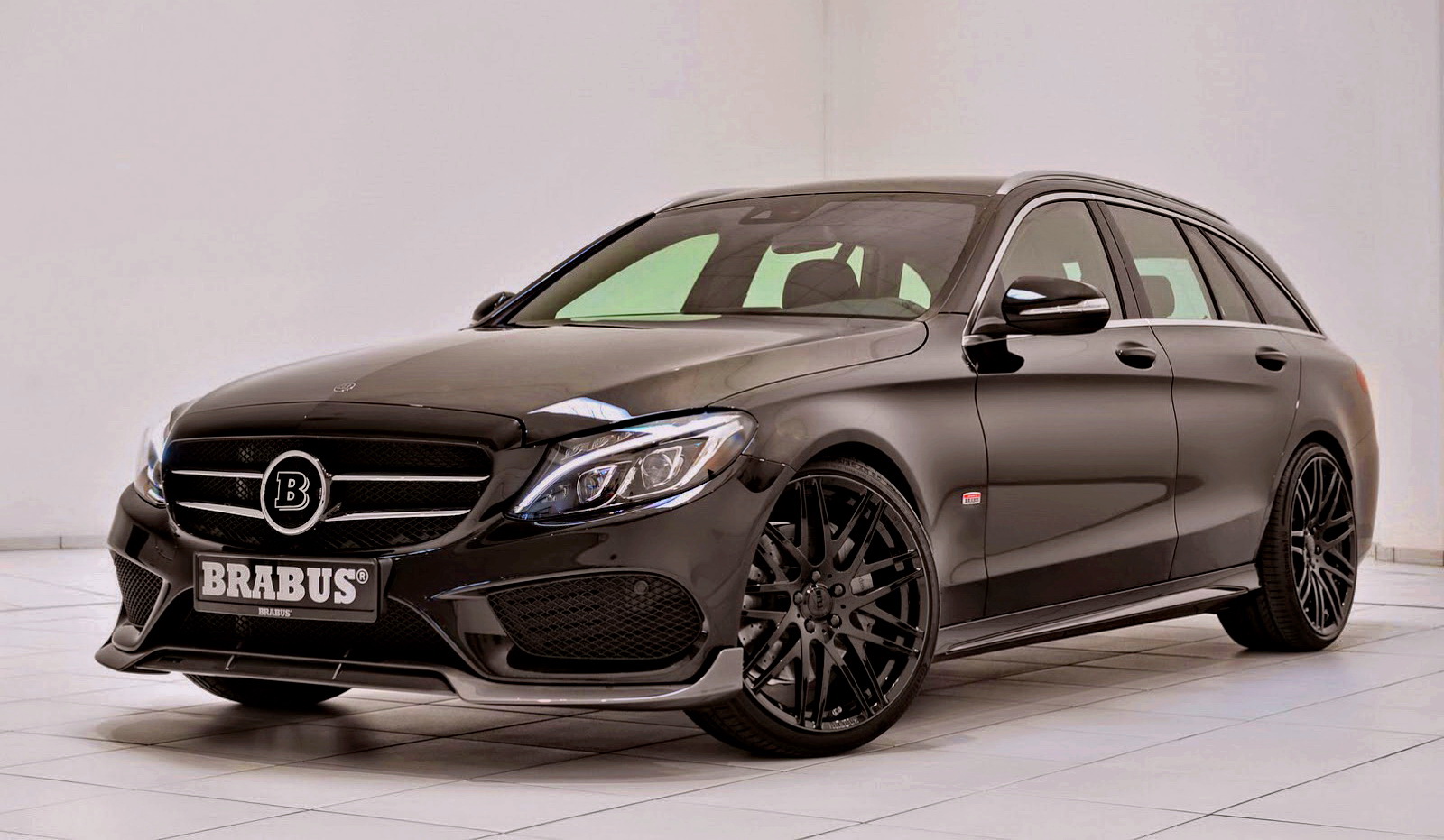 賓士《Mercedes-Benz C-Class Estate》全新上市 Brabus推出專屬套件突顯風格 賓士《Mercedes-Benz C-Class Estate》全新上市 Brabus推出專屬套件突顯風格