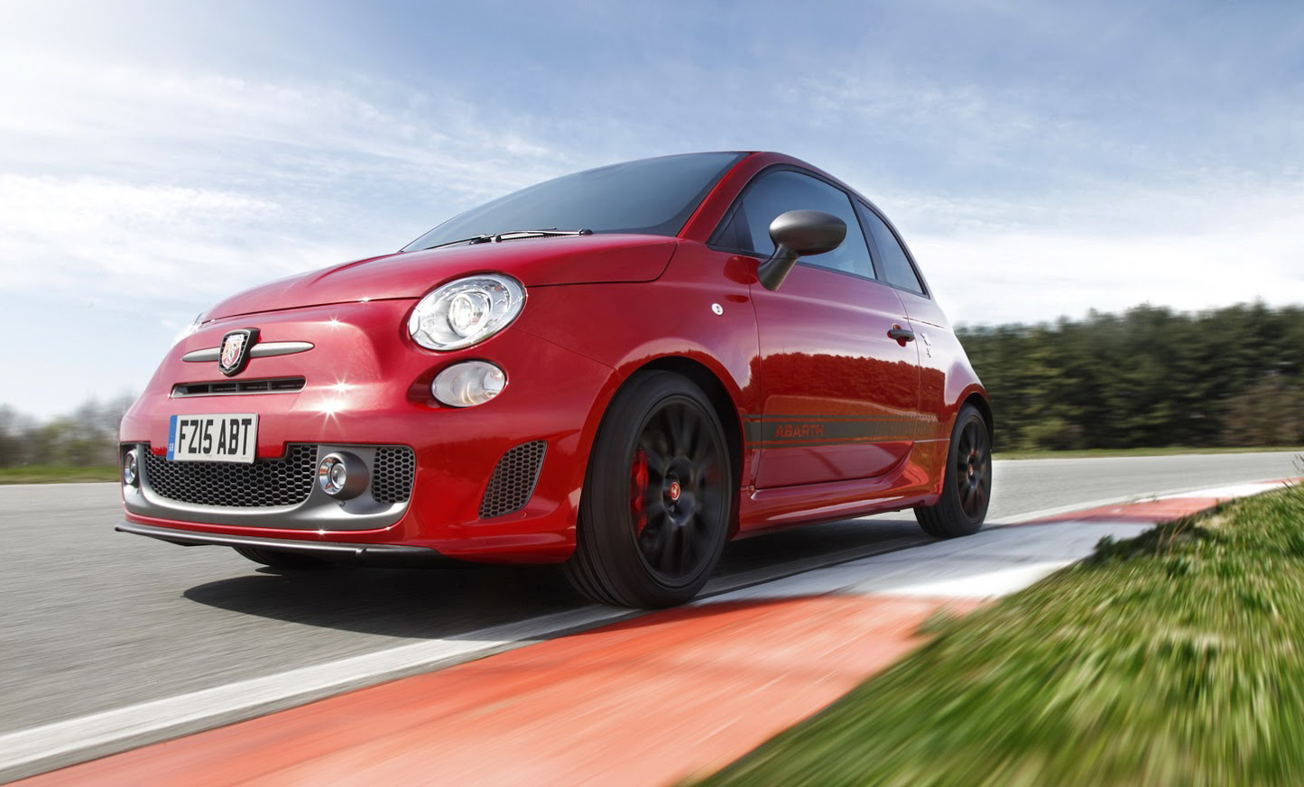 飛雅特《Fiat 595 Abarth》新年式Competizione車款動力全面升級 英國市場搶先開賣 飛雅特《Fiat 595 Abarth》新年式Competizione車款動力全面升級 英國市場搶先開賣