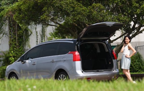 大獅七人行《Peugeot 5008 2.0 HDi》小改款【靜態介紹篇】 大獅七人行《Peugeot 5008 2.0 HDi》小改款【靜態介紹篇】