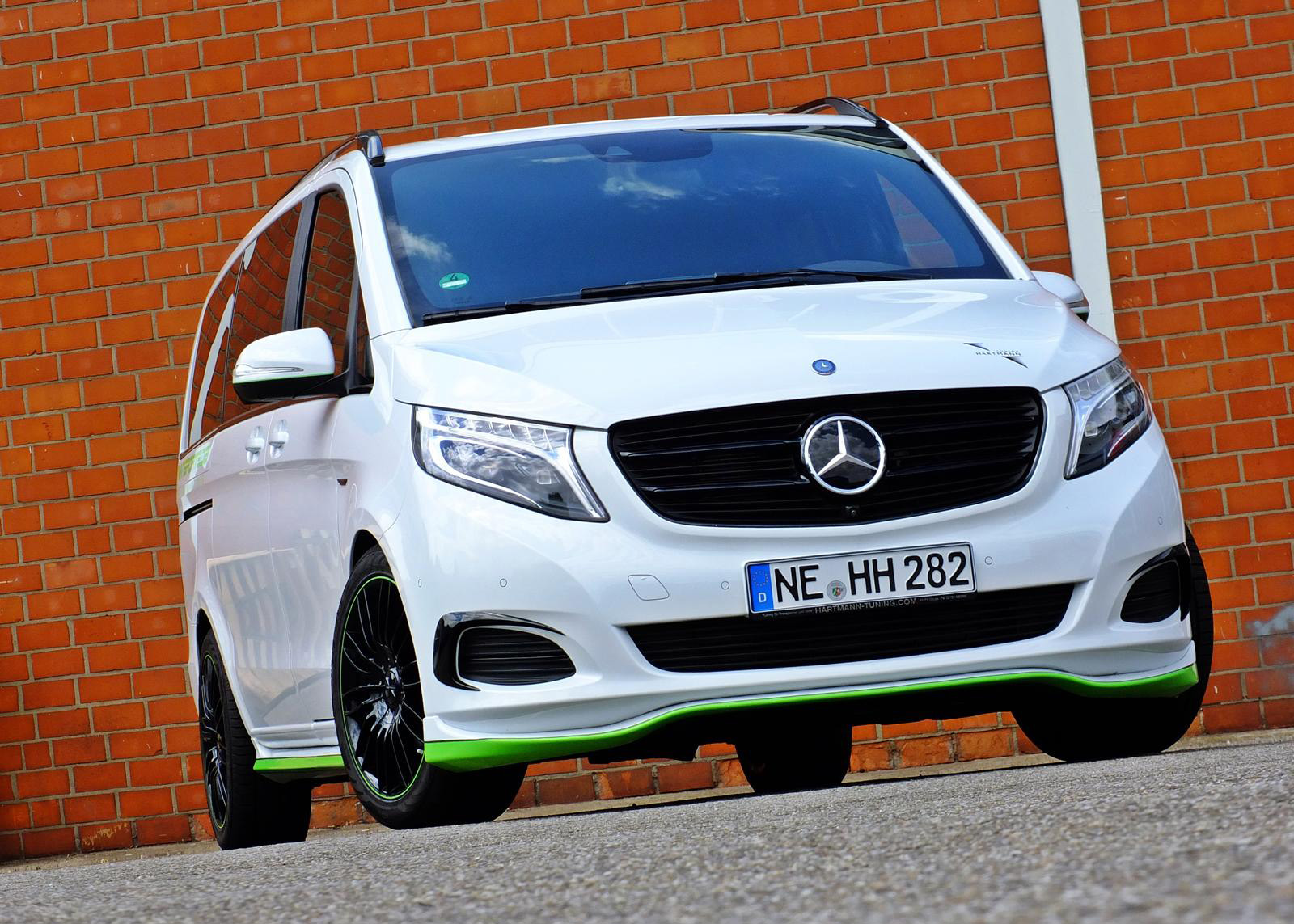 就愛這一味!Hartmann再度推出VANSPORTS商旅改裝作品 目標鎖定賓士《Mercedes-Benz V250》 就愛這一味!Hartmann再度推出VANSPORTS商旅改裝作品 目標鎖定賓士《Mercedes-Benz V250》
