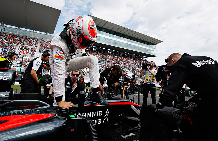 再難受也要撐下去! 《Jenson Button》確定明年續留McLaren Honda 再難受也要撐下去! 《Jenson Button》確定明年續留McLaren Honda