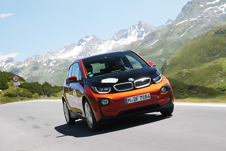 安全氣囊恐作動異常 《BMW》與《Mini》在美召回六千餘輛新車 安全氣囊恐作動異常 《BMW》與《Mini》在美召回六千餘輛新車