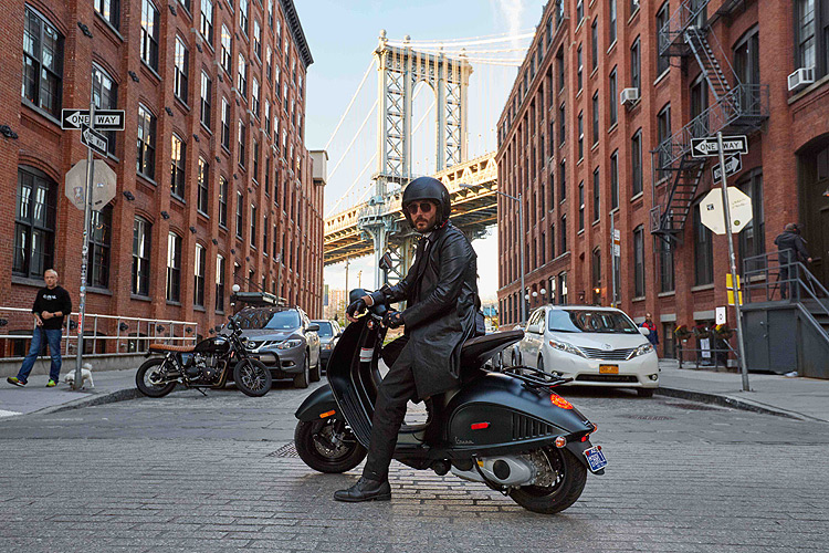 嚴董應該來一台 《Vespa 946 Emporio Armani》特仕車登陸美國 嚴董應該來一台 《Vespa 946 Emporio Armani》特仕車登陸美國