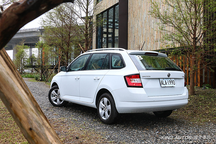 尾廂升級、帥勁加倍─《Škoda Fabia Combi 1.2 TSI》瞄準空缺強勢襲來 尾廂升級、帥勁加倍─《Škoda Fabia Combi 1.2 TSI》瞄準空缺強勢襲來
