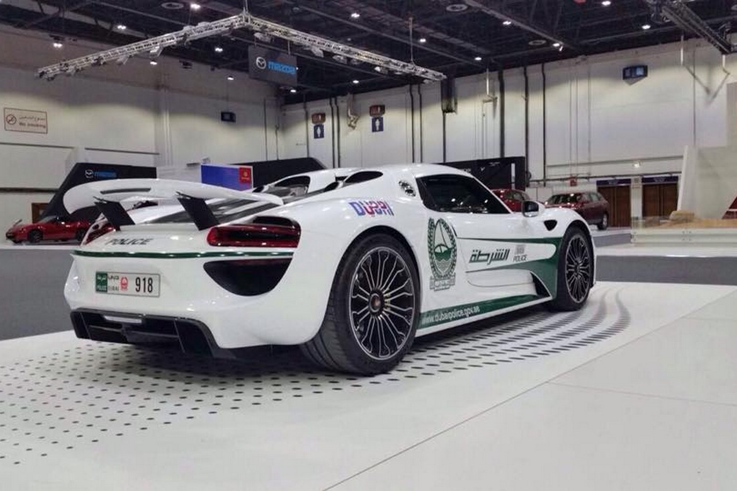 保時捷《Porsche 918 Spyder》報到!杜拜警用車隊再添極速緝兇新戰力 保時捷《Porsche 918 Spyder》報到!杜拜警用車隊再添極速緝兇新戰力