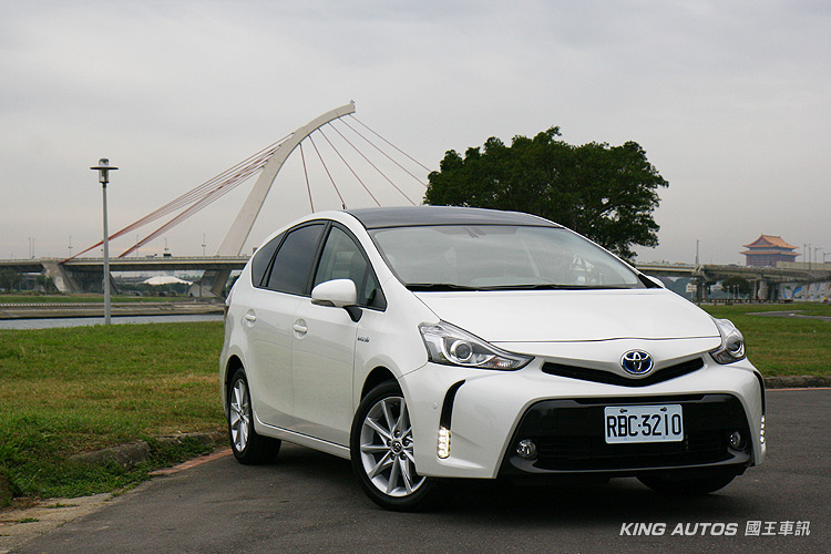 五人坐愜意、七人坐也可以 豐田《Toyota Prius α》輕鬆試 五人坐愜意、七人坐也可以 豐田《Toyota Prius α》輕鬆試