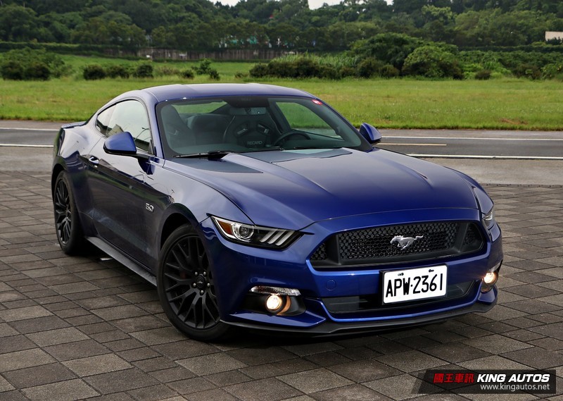 誰說野馬只有癲狂─《Ford Mustang GT》美式肌肉經典大雨試駕| 國王車訊 KingAutos