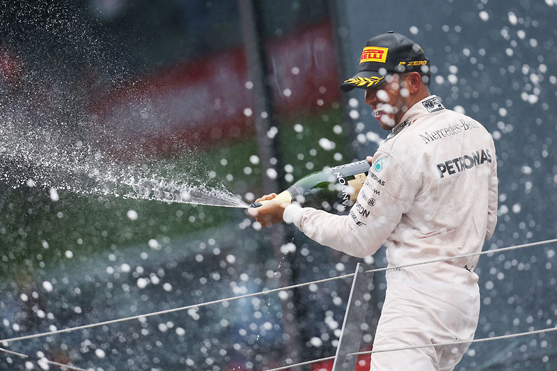 最後絕殺 Lewis Hamilton為《Mercedes AMG Petronas F1 Team》搶下奧地利分站冠軍 最後絕殺 Lewis Hamilton為《Mercedes AMG Petronas F1 Team》搶下奧地利分站冠軍
