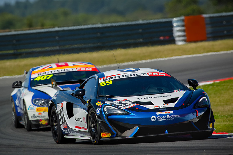 參賽首開胡 《McLaren 570S GT4》賽車於英國GT錦標賽取得首勝 參賽首開胡 《McLaren 570S GT4》賽車於英國GT錦標賽取得首勝