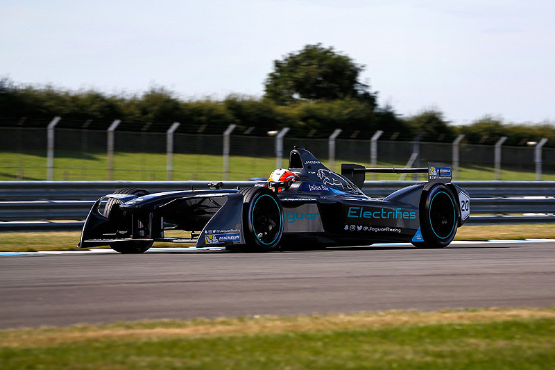 《Jaguar I-Type》Formula E賽車首度亮相 備戰電動方程式全新賽季 《Jaguar I-Type》Formula E賽車首度亮相 備戰電動方程式全新賽季