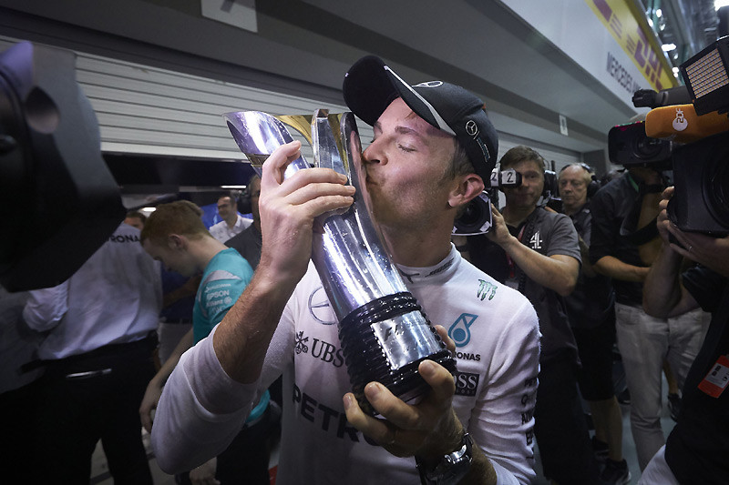 Rosberg三連勝 《Mercedes AMG Petronas F1 Team》強勢征服新加坡夜戰 Rosberg三連勝 《Mercedes AMG Petronas F1 Team》強勢征服新加坡夜戰