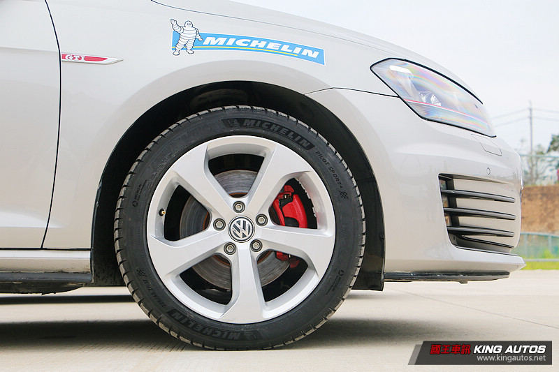 全面進化更享極致駕馭樂趣 米其林《Michelin》新世代高性能胎款《Pilot Sport 4》在臺發表 全面進化更享極致駕馭樂趣 米其林《Michelin》新世代高性能胎款《Pilot Sport 4》在臺發表
