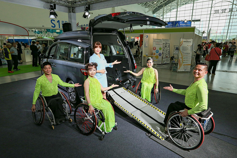 2016 ECA亞洲樂齡智慧生活展高雄盛大舉辦 《Luxgen V7 Turbo Eco Hyper》唯一獲邀參展 2016 ECA亞洲樂齡智慧生活展高雄盛大舉辦 《Luxgen V7 Turbo Eco Hyper》唯一獲邀參展