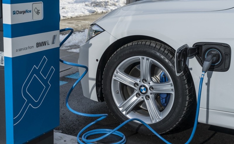 新能源風潮難擋 2020年前《BMW》旗下車型均將提供純電或Hybrid選擇 新能源風潮難擋 2020年前《BMW》旗下車型均將提供純電或Hybrid選擇
