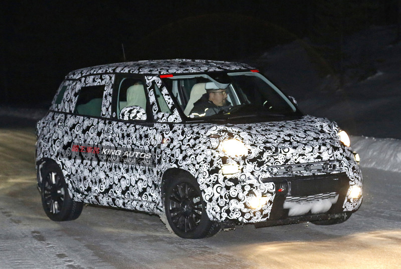 《Fiat 500L》預約小改款 偽裝原型車北歐雪地測試遭逮 《Fiat 500L》預約小改款 偽裝原型車北歐雪地測試遭逮