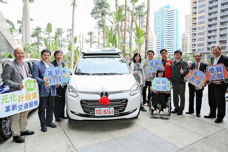 納智捷《Luxgen》與皇冠大車隊攜手合作 《V7 Turbo Eco Hyper》多元化計程車高雄率先上路 納智捷《Luxgen》與皇冠大車隊攜手合作 《V7 Turbo Eco Hyper》多元化計程車高雄率先上路