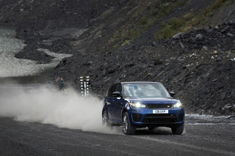 全地形征服者 Range Rover Sport Svr 挑戰各種地形的0 100 Km H加速 國王車訊kingautos