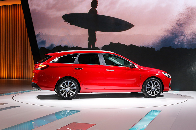 新世代《Hyundai i30 Wagon》寬敞內在日內瓦首度曝光 新世代《Hyundai i30 Wagon》寬敞內在日內瓦首度曝光