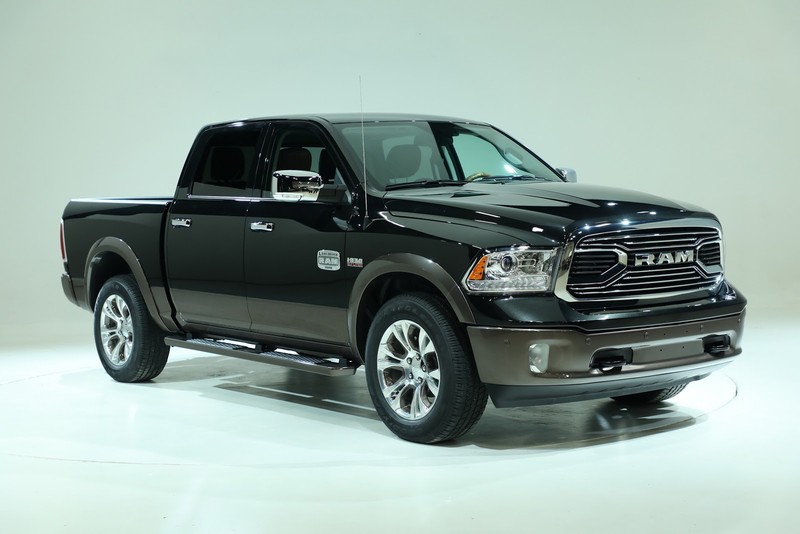 2017年式《Ram Laramie Longhorn》全新雙色塗裝更霸氣 2017年式《Ram Laramie Longhorn》全新雙色塗裝更霸氣
