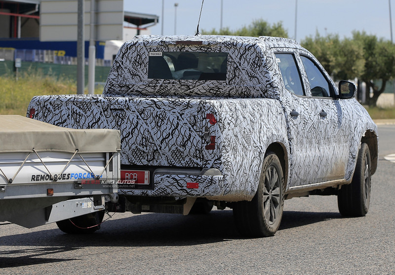豪華野味風情 《Mercedes-Benz X-Class》賓士貨卡偽裝車再次捕獲 豪華野味風情 《Mercedes-Benz X-Class》賓士貨卡偽裝車再次捕獲