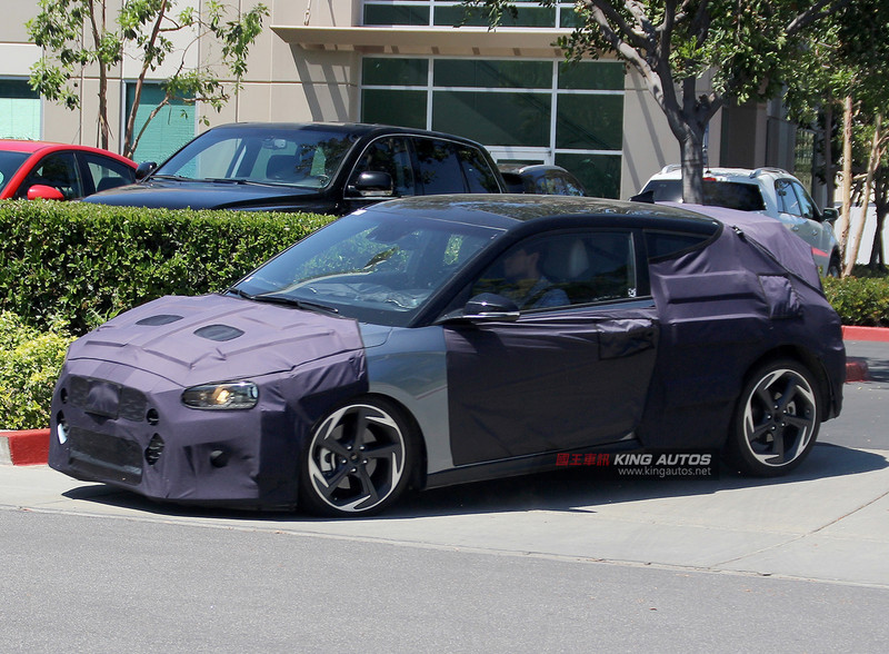 新一代《Hyundai Veloster》偽裝測試車再次曝光 高性能N Performance有望加持 新一代《Hyundai Veloster》偽裝測試車再次曝光 高性能N Performance有望加持