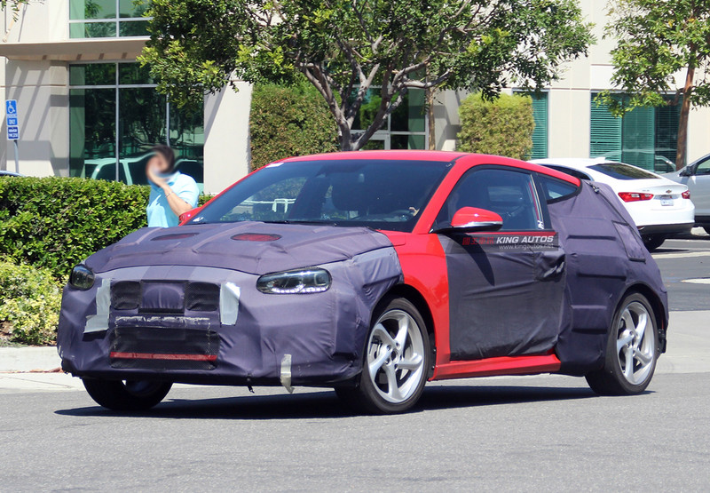 新一代《Hyundai Veloster》偽裝測試車再次曝光 高性能N Performance有望加持 新一代《Hyundai Veloster》偽裝測試車再次曝光 高性能N Performance有望加持