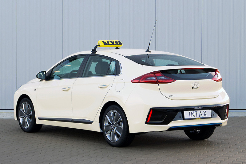 純電或油電任君挑選 《Hyundai Ioniq》計程車專為運輸業者而生 純電或油電任君挑選 《Hyundai Ioniq》計程車專為運輸業者而生