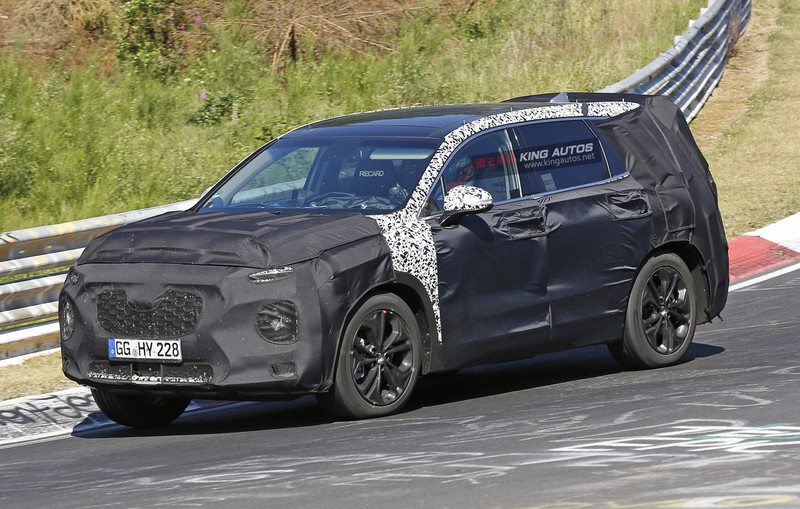 《Hyundai Santa Fe》即將大改款 偽裝車移師紐柏林測試 《Hyundai Santa Fe》即將大改款 偽裝車移師紐柏林測試