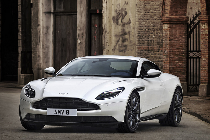 星芒V8雙渦輪增壓動力入注 《Aston Martin DB11 V8》絕美身形釋放500匹豪放動力 星芒V8雙渦輪增壓動力入注 《Aston Martin DB11 V8》絕美身形釋放500匹豪放動力