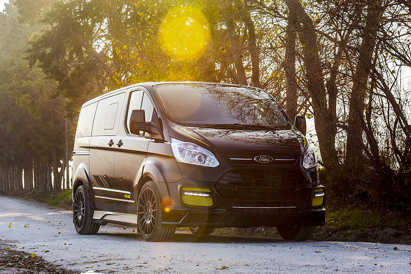 為《Ford Transit Tourneo》競技氣息 VR|46限定版本讓商旅車也能展現暗黑帥氣 為《Ford Transit Tourneo》競技氣息 VR|46限定版本讓商旅車也能展現暗黑帥氣