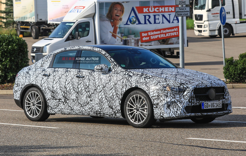 入門依然有型 量產版《Mercedes-Benz A-Class》四門房車搶先曝光 入門依然有型 量產版《Mercedes-Benz A-Class》四門房車搶先曝光