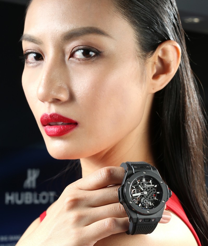 HUBLOT 自製機芯 MECA-10 再添生力軍 BIG BANG MECA-10 十日鍊魔力黑陶瓷腕錶 HUBLOT 自製機芯 MECA-10 再添生力軍 BIG BANG MECA-10 十日鍊魔力黑陶瓷腕錶