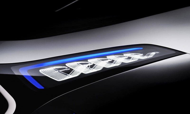 浮現《A-Class》身形 《Mercedes-Benz EQ A Concept》預告照二度曝光 浮現《A-Class》身形 《Mercedes-Benz EQ A Concept》預告照二度曝光