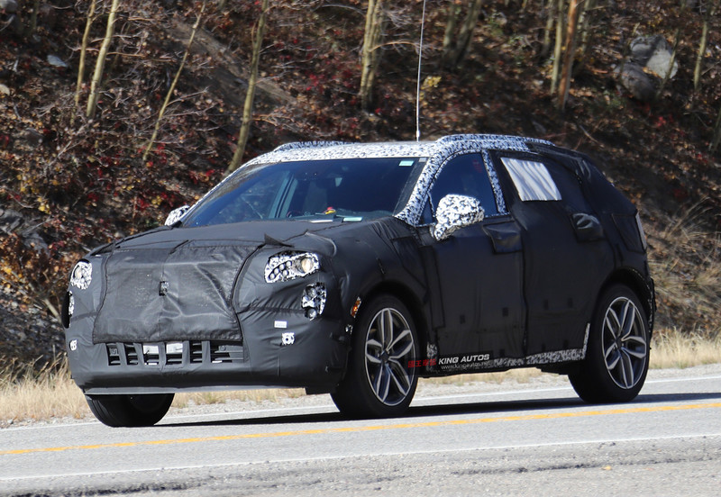 全新《Cadillac XT4》偽裝測試車捕捉 美式中型休旅預告2018 全新《Cadillac XT4》偽裝測試車捕捉 美式中型休旅預告2018