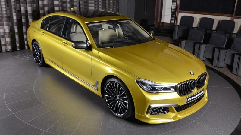 旗艦搭配芥末黃塗裝 《BMW M760Li xDrive》客製化特別版杜拜亮相 旗艦搭配芥末黃塗裝 《BMW M760Li xDrive》客製化特別版杜拜亮相