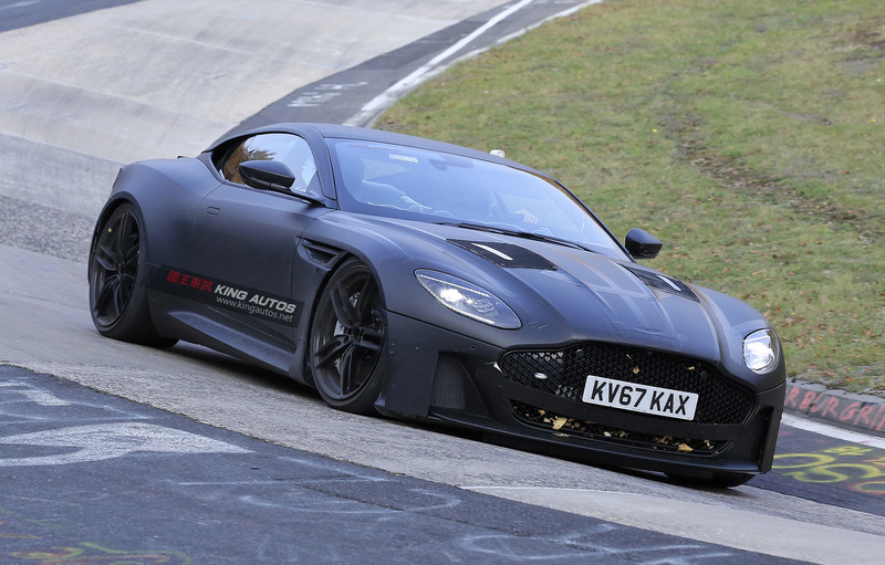 新一代《Aston Martin Vanquish》現身紐柏林賽道 最快明年下旬發表 新一代《Aston Martin Vanquish》現身紐柏林賽道 最快明年下旬發表