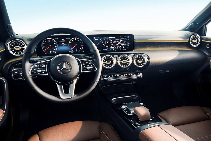 新世代《Mercedes-Benz A-Class》內裝曝光 大平板儀表設計強勢移植 新世代《Mercedes-Benz A-Class》內裝曝光 大平板儀表設計強勢移植