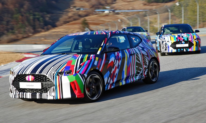 偽裝廠照提前釋出 新一代《Hyundai Veloster》可望明年底特律車展亮相 偽裝廠照提前釋出 新一代《Hyundai Veloster》可望明年底特律車展亮相
