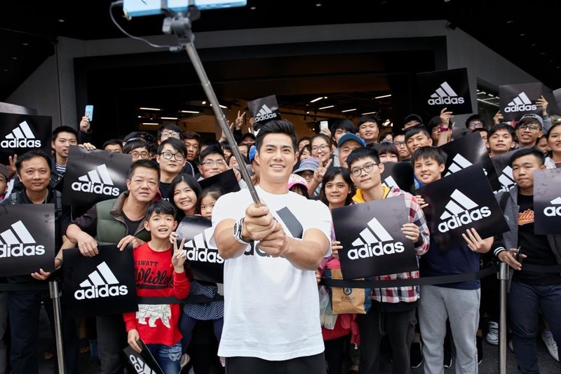 陳偉殷快閃台中《Adidas》悠跑太平門市 陳偉殷快閃台中《Adidas》悠跑太平門市