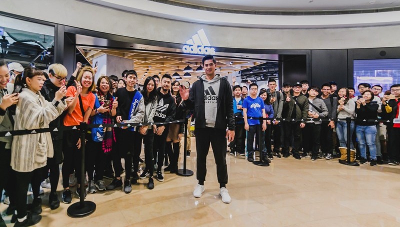 大聯盟球星陳偉殷 現身《Adidas》台北101運動時尚門市 大聯盟球星陳偉殷 現身《Adidas》台北101運動時尚門市