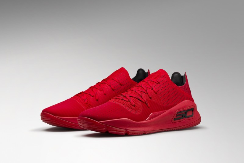 《Under Armour》《Curry 4 Low Nothing But Nets》共同支援擊敗瘧疾 《Under Armour》《Curry 4 Low Nothing But Nets》共同支援擊敗瘧疾