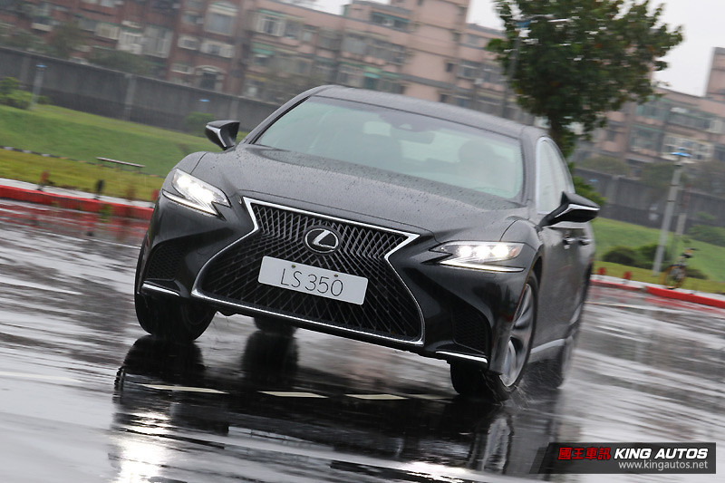自駕更舒爽 ─《Lexus LS 350》豪華版試駕報導 自駕更舒爽 ─《Lexus LS 350》豪華版試駕報導