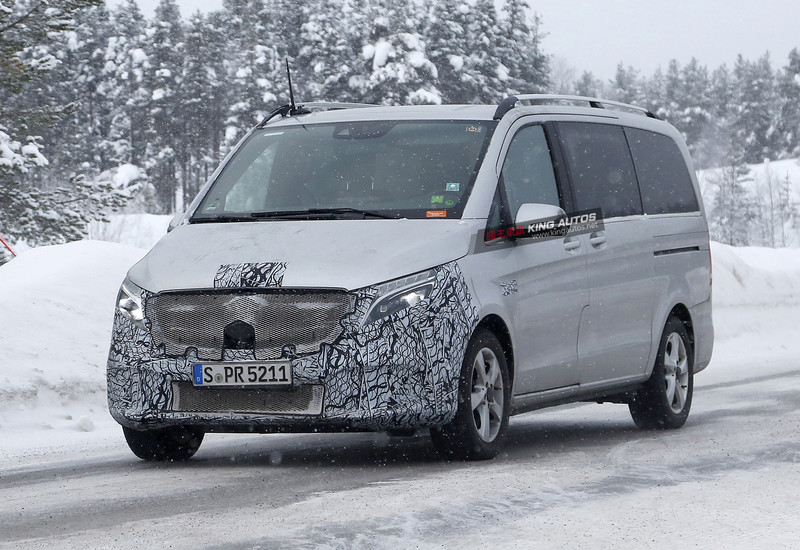 車頭小針美容 疑似小改款《Mercedes-Benz V-Class》偽裝車正進行雪地測試 車頭小針美容 疑似小改款《Mercedes-Benz V-Class》偽裝車正進行雪地測試
