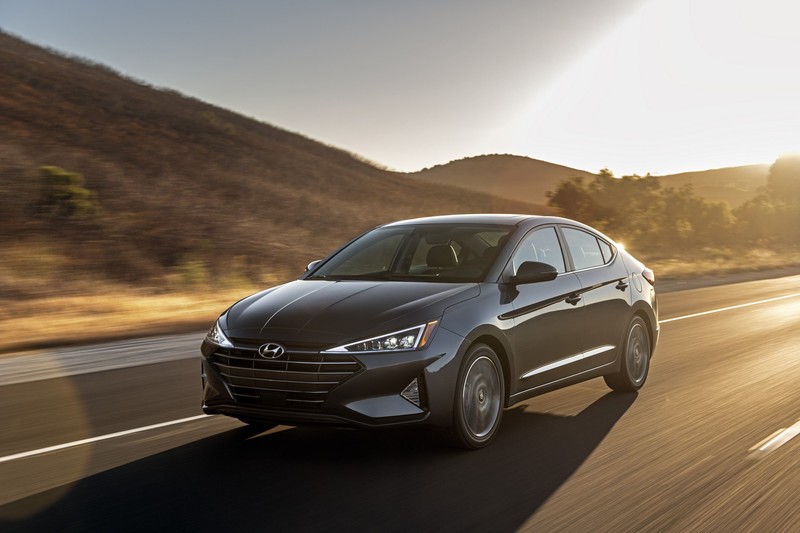 小改款《Hyundai Elantra》變臉現身 美國市場主打安全進化 小改款《Hyundai Elantra》變臉現身 美國市場主打安全進化