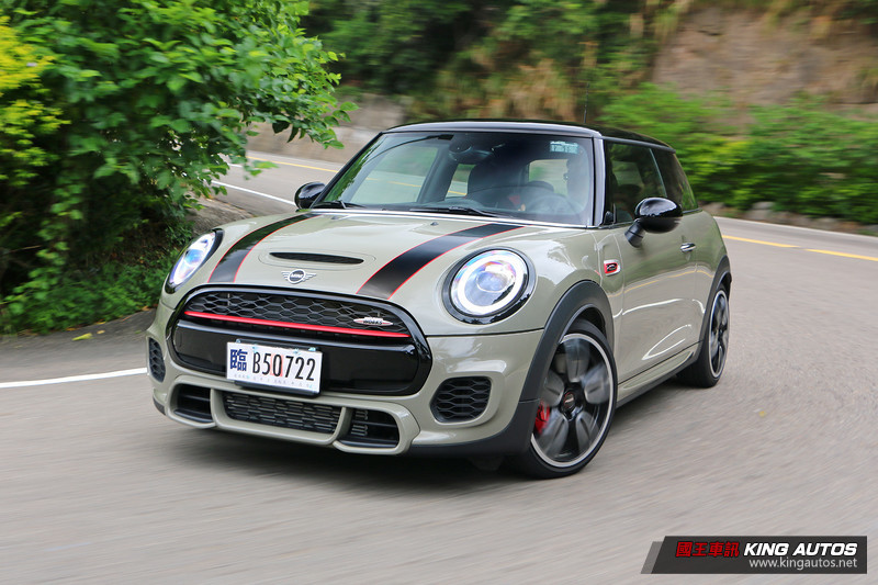 一開就上癮 ─ 小改款《Mini John Cooper Works》試駕報導 一開就上癮 ─ 小改款《Mini John Cooper Works》試駕報導